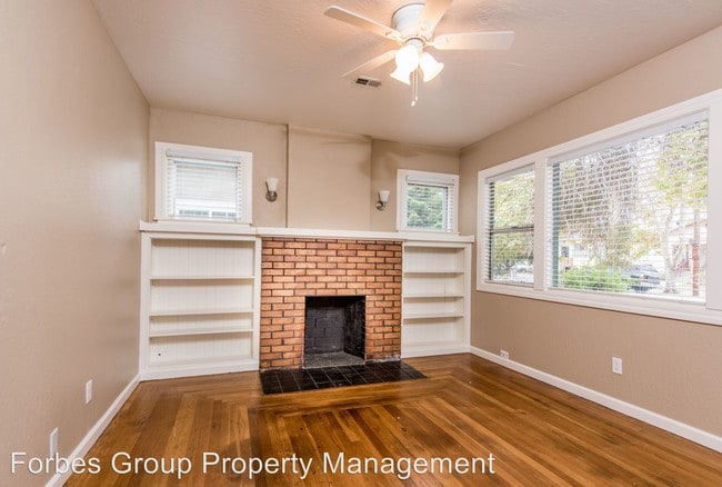 Building Photo - 372 N 10th St