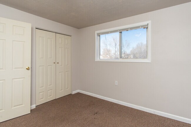 Foto del edificio - 1316 E Poplar St