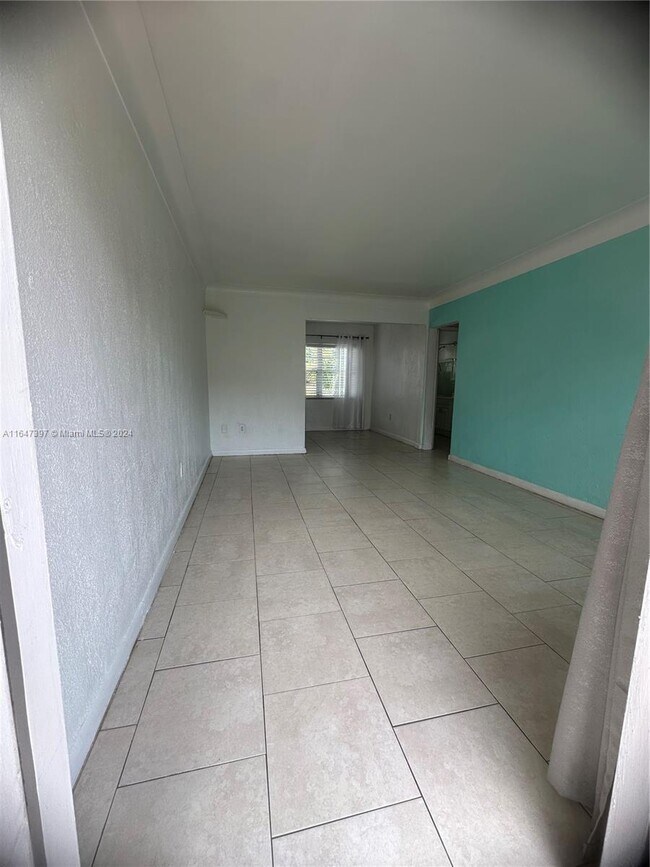 Foto del edificio - 2031 NE 167th St