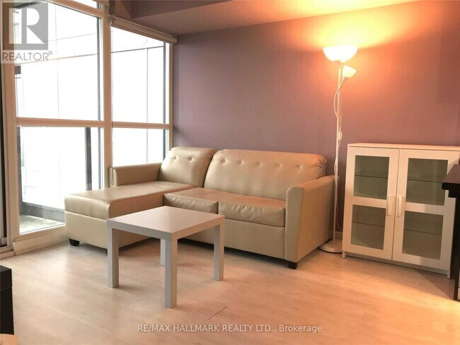 Building Photo - 19-1719 Singer Ct