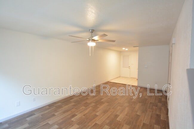 Building Photo - 810 Plum St