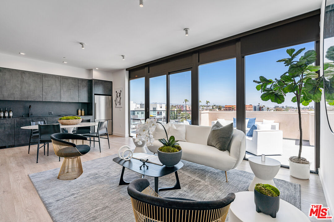Foto principal - 10700 Tabor St