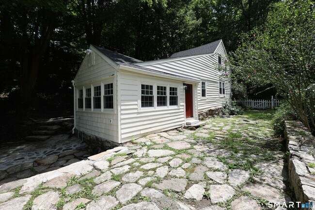 Building Photo - 37 Peaceable St