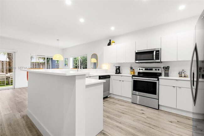 Foto del edificio - 1123 NE 23rd Terrace