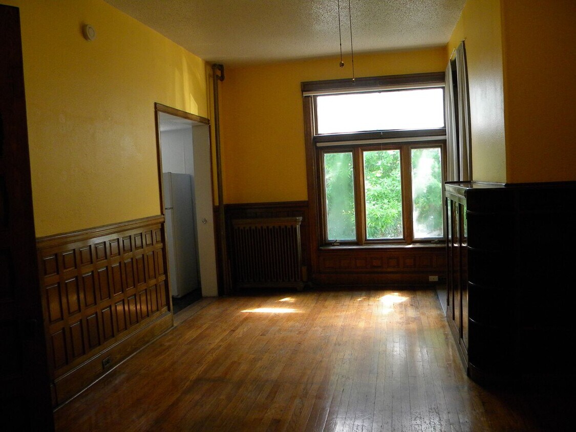 Building Photo - 628-4TH