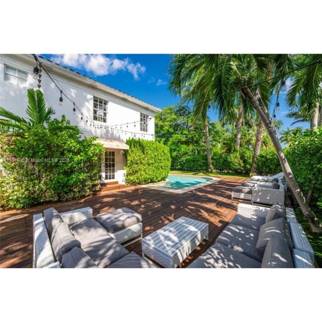 Foto del edificio - 140 N Hibiscus Dr