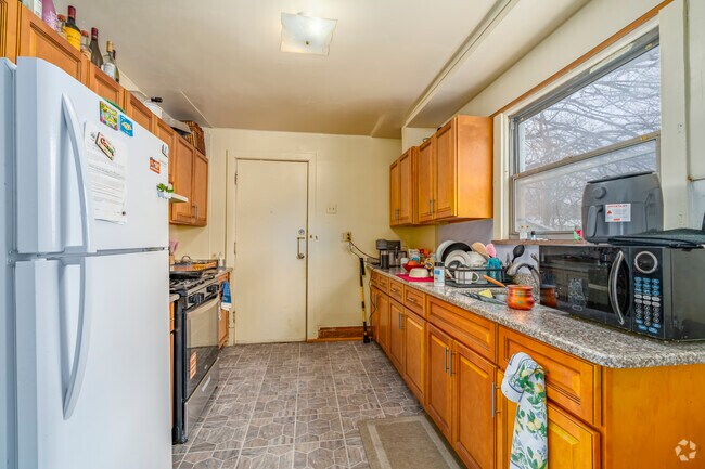 4 habitaciones, 1 baño - 111 m² - Cocina - 720 S Main St
