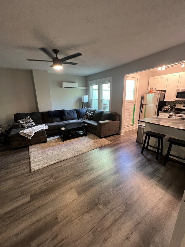 Living Room - 10 E Main St