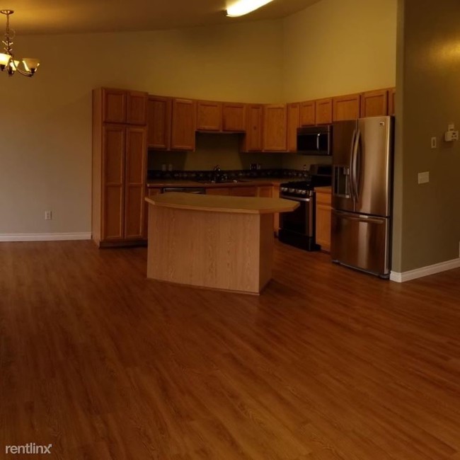 Building Photo - 3 br, 2 bath Townhome - 3396 Kendall Loop