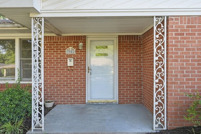 Building Photo - 3902 N Cypress St