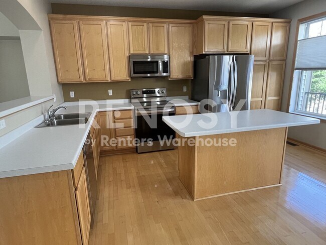 Foto del edificio - Available Now 3 Bedroom 1 Bath 1 Powder Room Townhome in Eden Prairie
