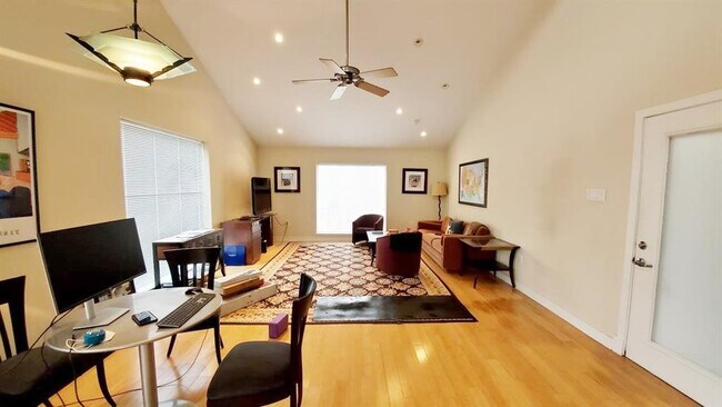 Foto del edificio - 2302 Robinhood St