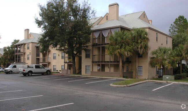 Pearl Lake Apartments