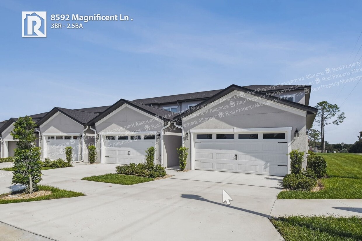 Foto principal - Modern Corner Townhome where Comfort Meets...