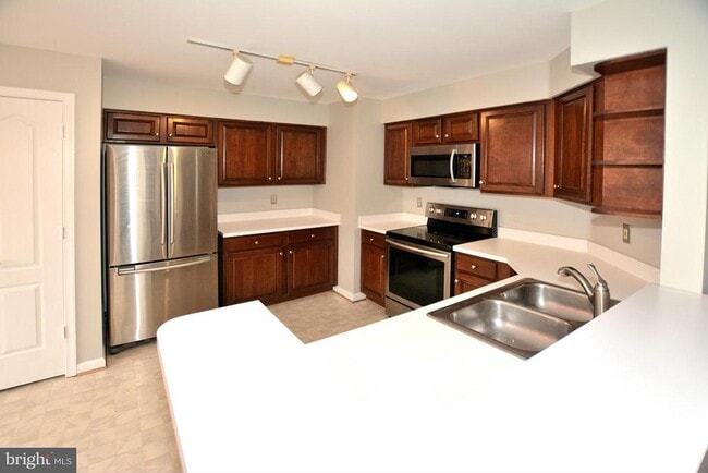 Building Photo - 5612 Willoughby Newton Dr