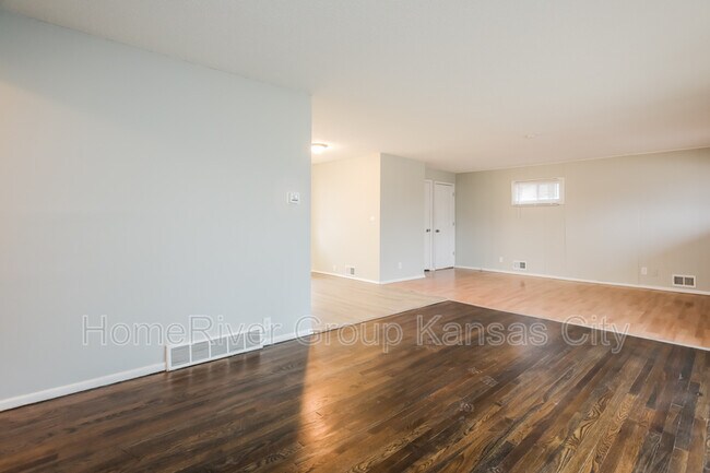 Building Photo - 7900 Longview Rd
