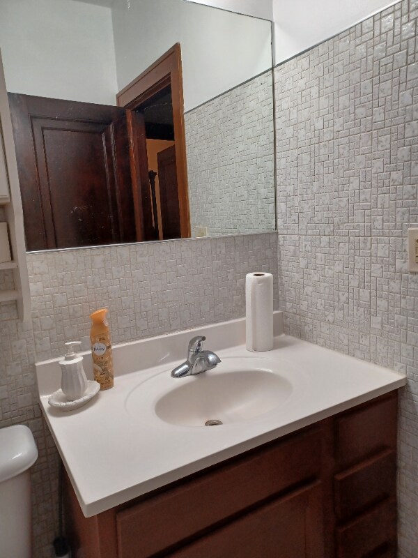 Building Photo - 4919 E 107th St