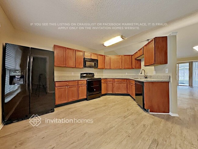 Foto del edificio - 411 Barrywood Ln