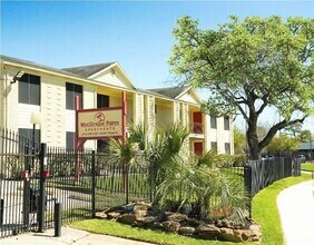 Building Photo - 3631 N MacGregor Way