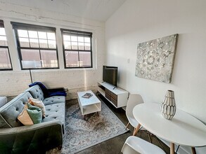 Building Photo - 215 N Santa Fe St