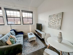 Building Photo - 215 N Santa Fe St