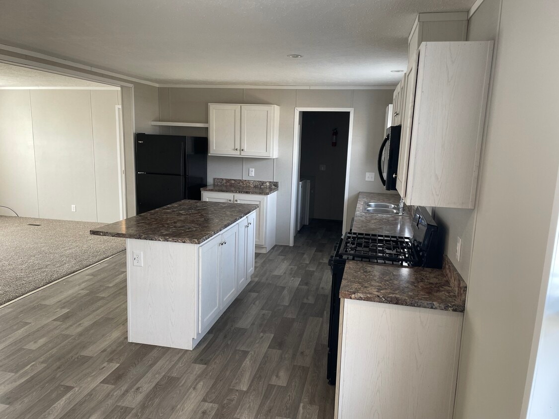 Foto principal - 46000 Geddes Rd