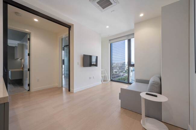 Building Photo - 6401 Wilshire Blvd