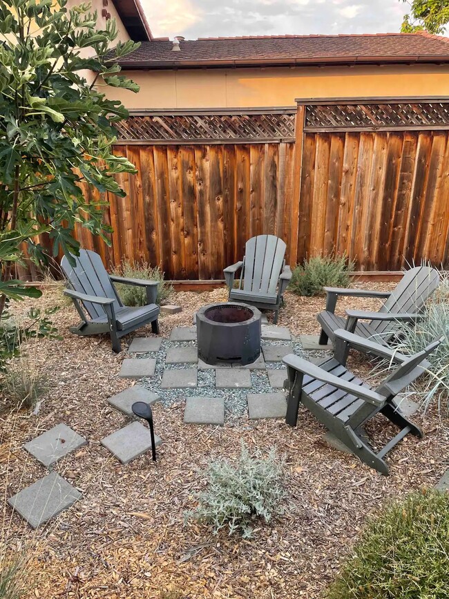 Fire pit - 1475-2 McKendrie St