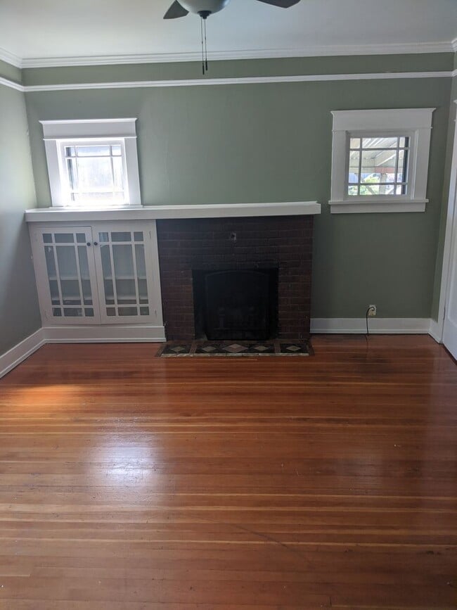 Building Photo - (933) 809 SW 6th 1 Bdrm / 1 Bath w/ Bonus ...