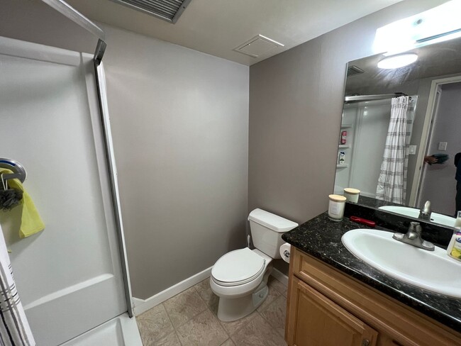 Building Photo - For Rent - [Sunset Towers] 419 Atkinson Dr...