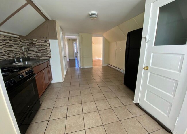 Foto del edificio - 377 Huntington Rd