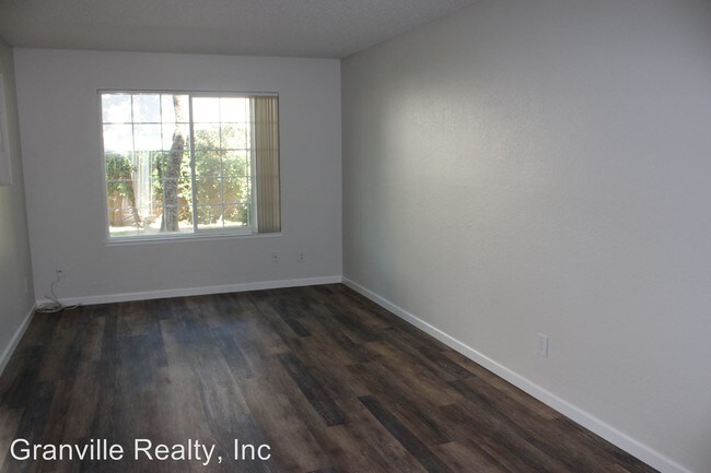 Building Photo - 1490 W Swift Ave