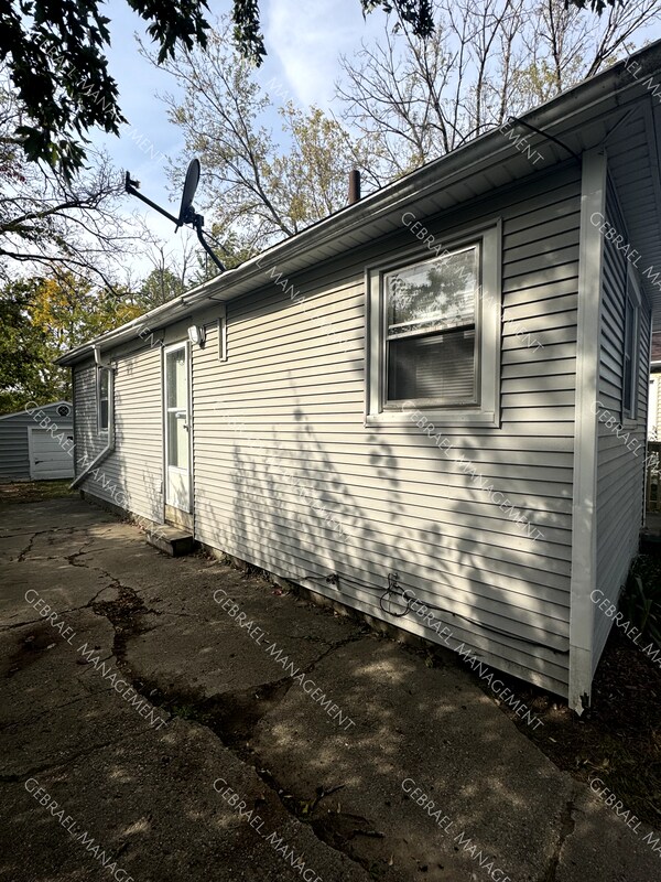 Foto del edificio - 1008 Knapp Ave