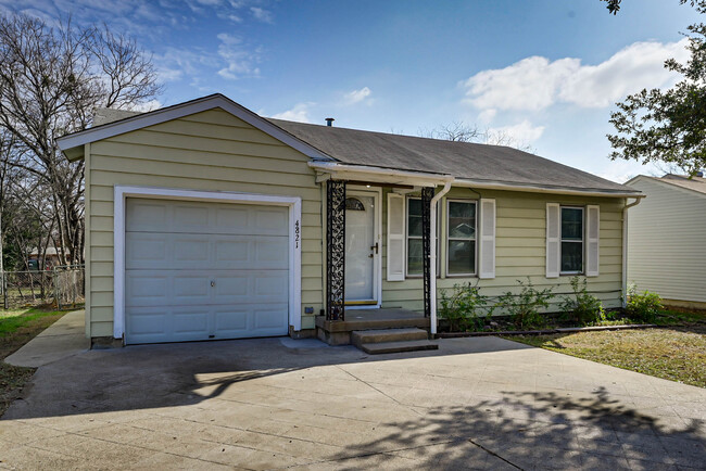 Building Photo - 4821 Sandage Ave