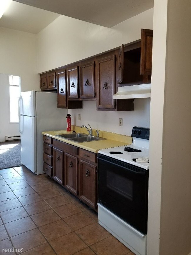 Foto del edificio - 1 br, 1 bath  - 165 Riley St Apt B