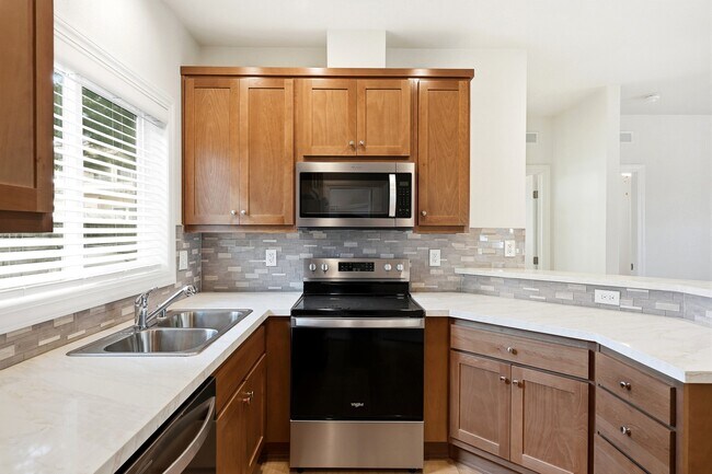 Building Photo - 7317 Kelvin Ave