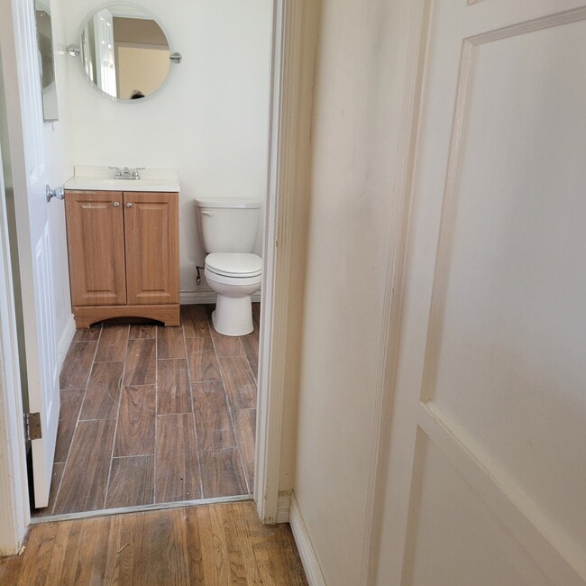 Building Photo - 731 E Providencia Ave