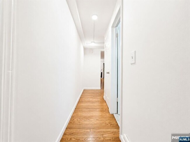 Foto del edificio - 343 Tremont Ave