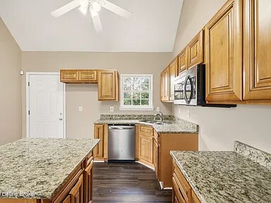 Building Photo - 6600 Queens Falls Ct