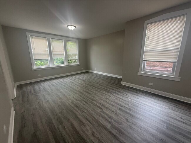 Foto del edificio - 5319 W Fullerton Ave