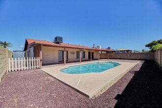 Building Photo - 5215 W Garden Dr