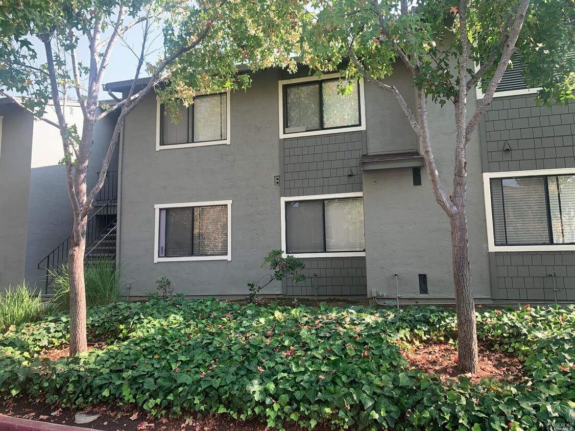 900 Cambridge Dr Unit 128, Benicia, CA 94510 Condo for Rent in