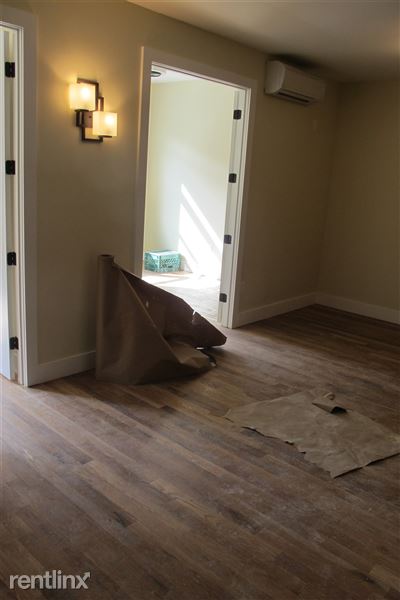 Building Photo - 142 Graham Ave