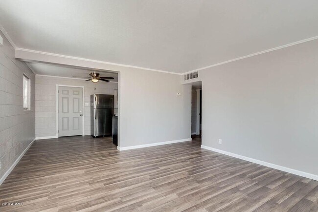 LIVING AREA - 1838 E Oak St
