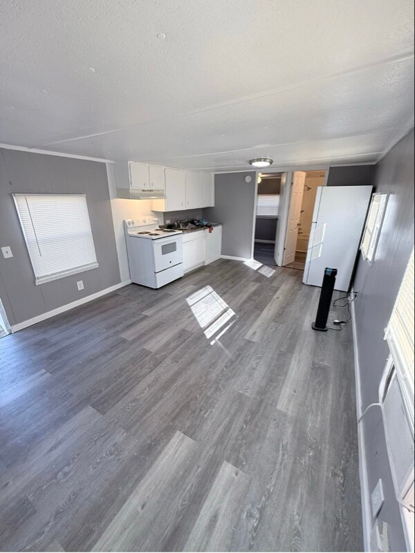 Foto del edificio - 215 Weeks Rd