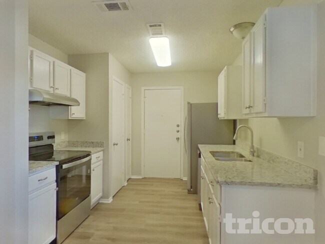 Building Photo - 815 Wyndham Pl