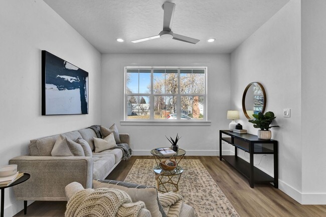 Foto del edificio - Modern Comfort & Rustic Charm in Prime Boi...