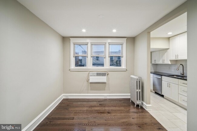 Building Photo - 3436 Barclay St