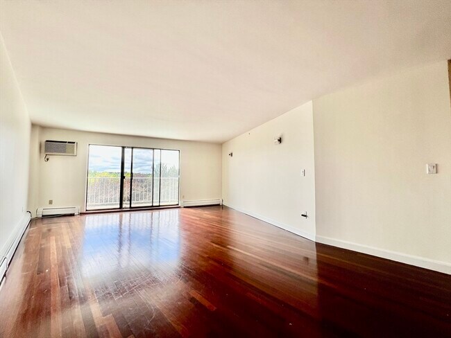 Foto del edificio - 141 Coolidge Ave