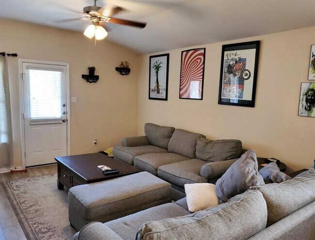 Foto del edificio - 2344 Chimney Rock Rd